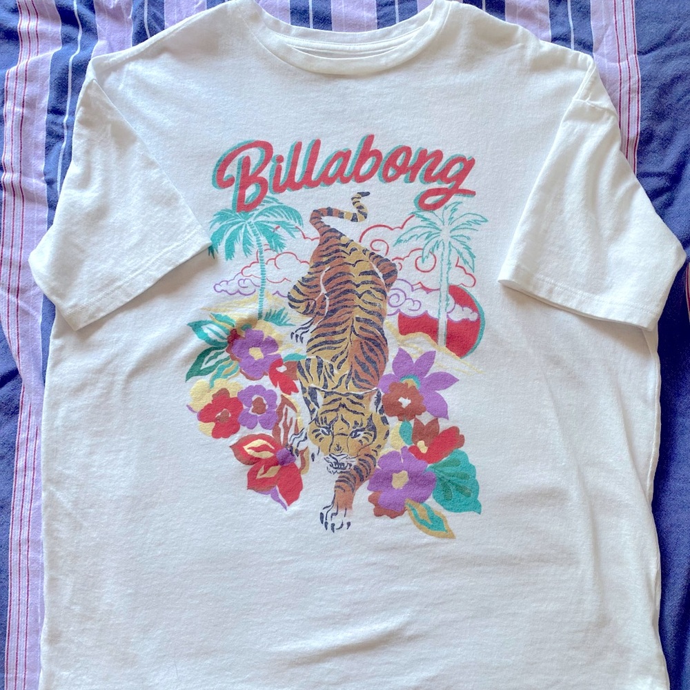 Women’s oversized billabong t shirt